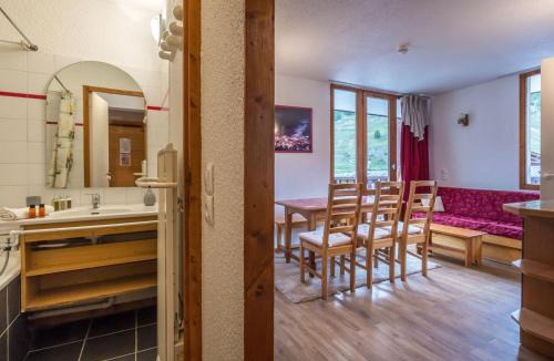 Val-d'Isere Apartment | Appartement cosy avec wifi et parking - Pied des pistes, proche village enfants - FR-1-694-140