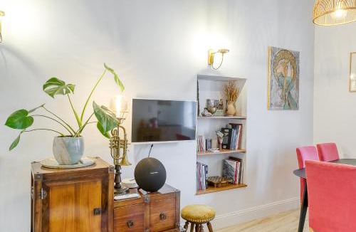 Trevoux Apartment | Appartement d'Artiste climatisé au cœur des ruelles médiévales