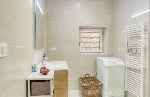 Trevoux Apartment | Appartement d'Artiste climatisé au cœur des ruelles médiévales