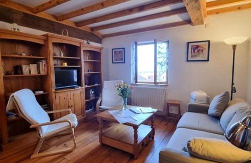 Bellegarde-en-Forez Apartment | Appartement paisible et pratique - 4 pers. - FR-1-496-387