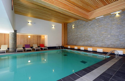 Vaujany Condo | Appartement proche du téléphérique | Accès piscine + Wi-Fi Gratuit