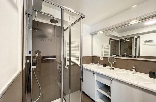 Chamonix City Centre Apartment | Appartement rénové à Chamonix, balcon, parking - FR-1-507-37