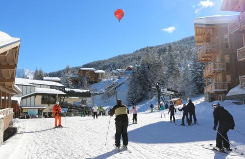 La Perriere Apartment | Appartement rénové au centre de La Tania avec parking - FR-1-568-47