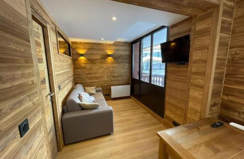 Val Claret Apartment | Appartement rénové avec balcon skis aux pieds à Tignes - FR-1-502-548