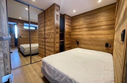 Val Claret Apartment | Appartement rénové avec balcon skis aux pieds à Tignes - FR-1-502-548
