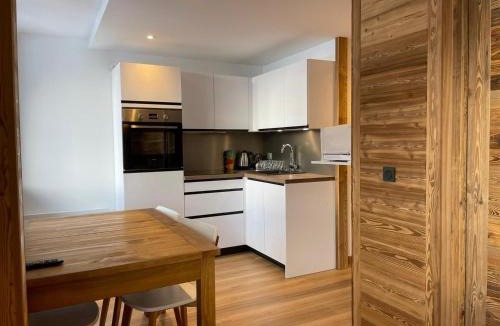Val Claret Apartment | Appartement rénové avec balcon skis aux pieds à Tignes - FR-1-502-548