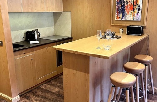 Meribel Centre Apartment | Appt 8p, ski-in, ski-out, parking
