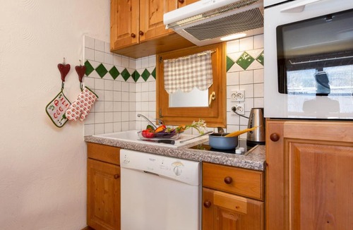 Chamonix-Mont-Blanc Apartment | Apt Capucins22 Mont Blanc View 1BR w/Balcony Garage - Happy Rentals