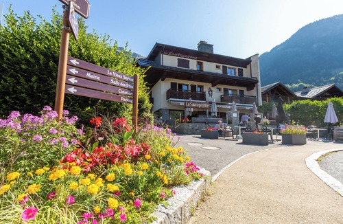 Servoz Apartment | Apt La Sauvageonne in Servoz Balcony & Mountain views, Servoz (Chamonix), France