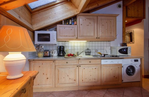 Le Lavancher Apartment | Apt Les Drus118- 3BR Alpine View Balcony & Parking for 6, Chamonix, France