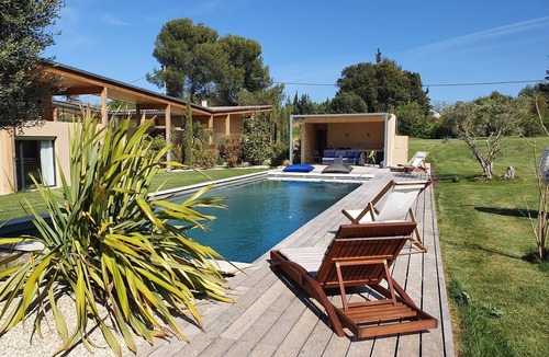 Aix-en-Provence House | Architect-designed villa Aix-en-Provence 5 bedrooms swimming pool, parking and large grounds