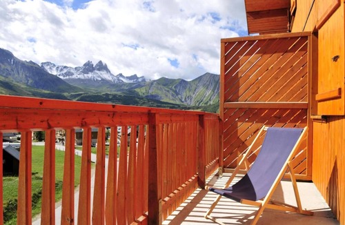 Albiez-Montrond Apartment | At the foot of shops, swimming pool, terrace, balcony, parking, tv, ski locker, 35m²