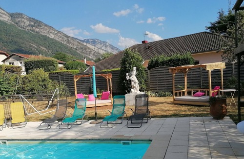 Voreppe Apartment | At the foot of the Chartreuse and Vercors pool access apartment 9