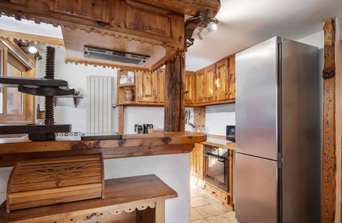 Courchevel Ski Chalet | Authentic chalet in Courchevel 1850 with terrace and parking