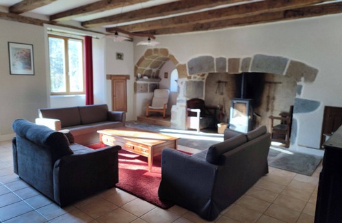 Saignes House | Authentic, secluded gîte in the Cantalien countryside - ideal for family & friends