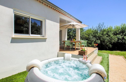 Saint-Etienne-de-Fontbellon House | Awesome home in St Etienne de Fontbell with WiFi