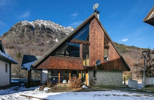 Saint-Colomban-des-Villards Apartment | Balcony, parking, ski locker, 50m², Saint Colomban des Villards