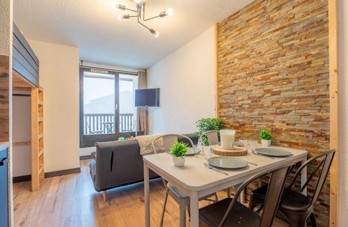 Val-Thorens Apartment | Balcony Ski-In Ski-Out with View apartments in centre of Val Thorens