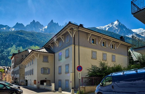 Chamonix City Centre Apartment | Beaujolais Res Villa Vallet Central Chamonix *large terrace* Perfect for friends & groups