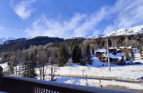 Meribel Centre Apartment | Beautiful 3-room apartment in Méribel center near slopes, with parking and WIFI
