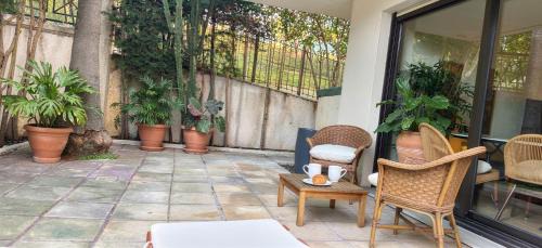 California - Pezou Apartment | Beautiful 36m2 studio apartment & 50m2 terrace