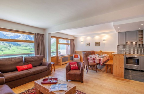 Tignes Apartment | Beautiful apartment for 10 guests with WIFI, TV and balcony