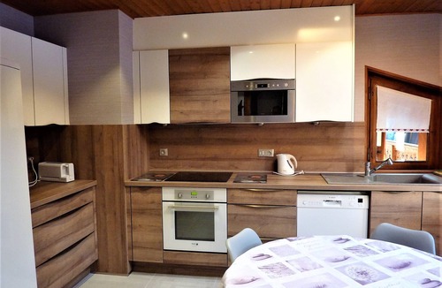 Montriond Ski Chalet | Beautiful chalet apartment with balcony and parking, direct access to the ski area.