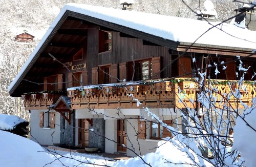 Montriond Ski Chalet | Beautiful chalet apartment with balcony and parking, direct access to the ski area.