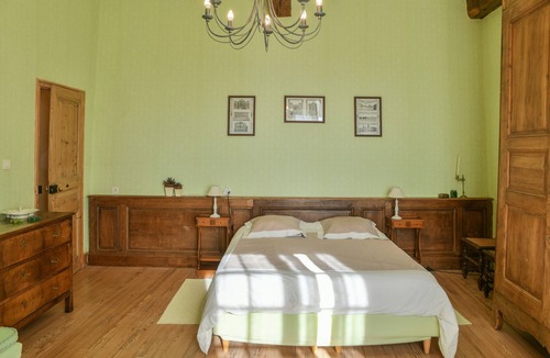 Sermerieu Bed & Breakfast | Bed and Breakfast 'Chambre Chez L'habitant - 2' with Mountain View and Wi-Fi