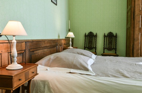 Sermerieu Bed & Breakfast | Bed and Breakfast 'Chambre Chez L'habitant - 2' with Mountain View and Wi-Fi