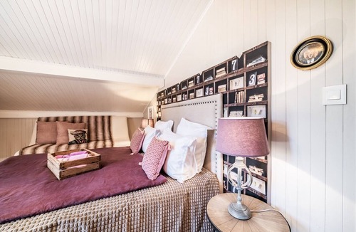 Filliere Bed & Breakfast | Bed and Breakfast 'Chambre Le Grenier De Jeanne' with Mountain View, Shared Pool and Wi-Fi