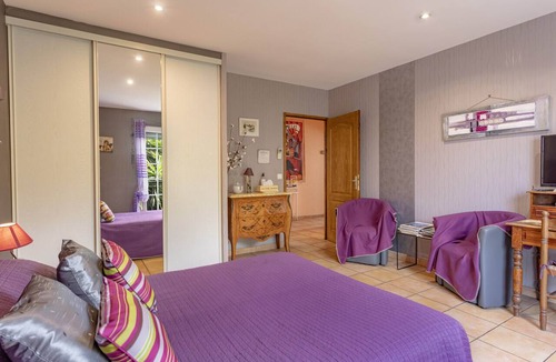 Millas Bed & Breakfast | Bed and Breakfast 'Chez Nicole - Suite Familiale' with Mountain View, Wi-Fi and Air Conditioning