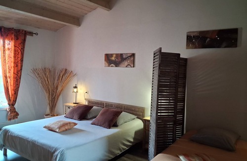 Heirs-Brouage Bed & Breakfast | Bed and Breakfast 'Chambres D'hôtes La Marouette 4' with Shared Terrace and Wi-Fi