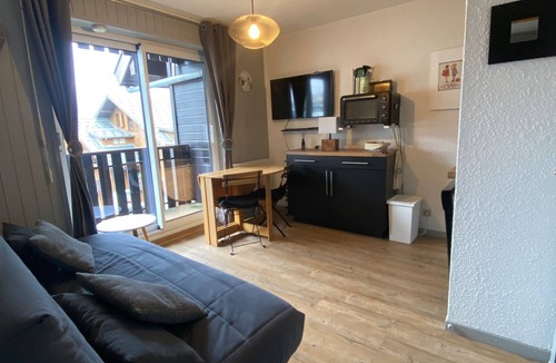 Thollon-les-Memises Apartment | Between lake and mountains, cosy type 2 apartment at the foot of the gondolas.