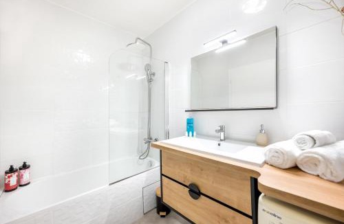 Villette - Maisons Neuves Apartment | BnGo l Le Spacieux Cocon PartDieu l parking, balcon, 4p