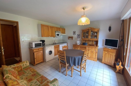 Chatel Apartment | Bright apartment near Linga cable car, balcony and garage