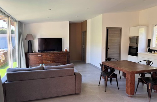 Lattes Apartment | Bright apartment with large terrace & jacuzzi