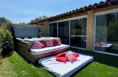 Lattes Apartment | Bright apartment with large terrace & jacuzzi