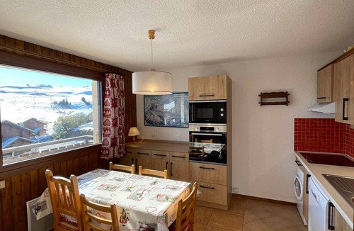 Les Saisies Apartment | Bright cabin studio in Les Saisies, ski-in/ski-out, balcony, 5 sleeps