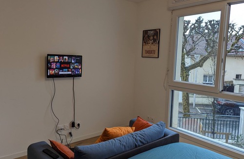Le Tremblay Apartment | Bright studio near Paris with easy access to Disneyland via the RER A line