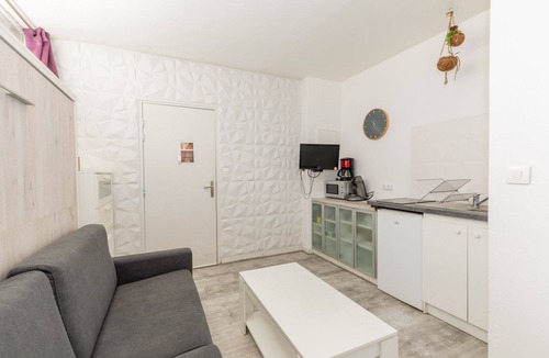 Les Arceaux Apartment | Bright studio
