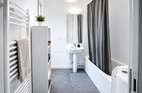 Gaillard Apartment | Bright Studio with Balcony, Tram 17, Gaillard, Geneva