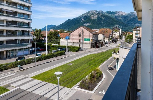 Gaillard Apartment | Bright Studio with Balcony, Tram 17, Gaillard, Geneva