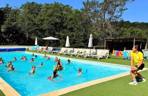 Calviac Villa | Cabri'Lodge: 4-Room, Sleeps 7–9, Air-Conditioned + TV