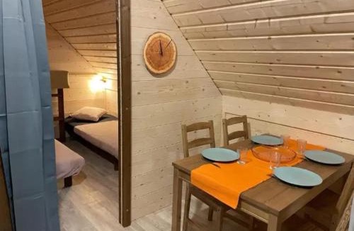 Chezery Forens Ski Chalet | Camping nature 3 étoiles avec piscine - bord de rivière