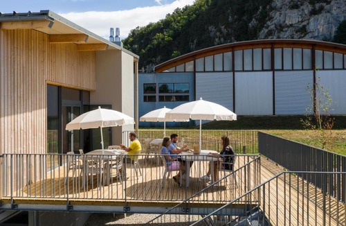 Moirans-en-Montagne Hotel | Cap Mauriana