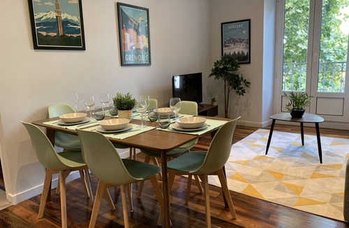 Quartier Hyper-Centre Apartment | #CD L' Ainé 👨‍👩‍👦‍👦| Jean Jaurès | Tramway A, B and E| T3 équipé