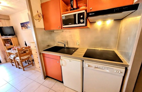 Les Gets Apartment | Central studio, near slopes, ideal for 2