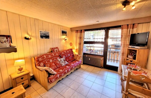 Les Gets Apartment | Central studio, near slopes, ideal for 2