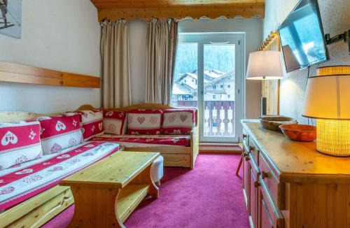 Val-d'Isere Apartment | Centre Val d'Isère - Proche neige et commerces, appartement 4-6 pers. - FR-1-519-19
